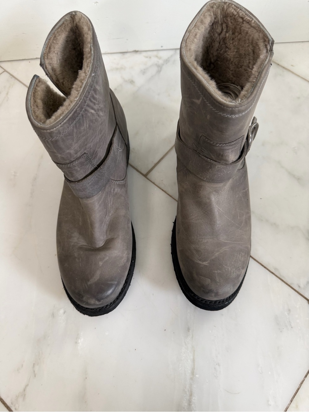 Frye Veronica Shearling Gray leather Pull On Low Heel Ankle Boot Women’s size 8 - Picture 3 of 10